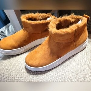 J Slides tan pull on boots